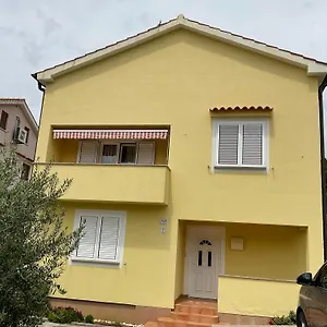 Luni Ii , Baška Croazia